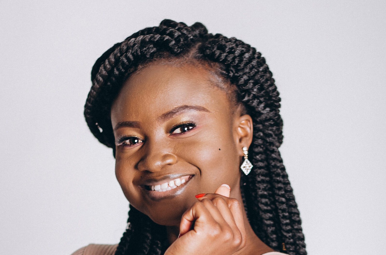 afro american woman model studio e1788993296625 - Nexuraweb